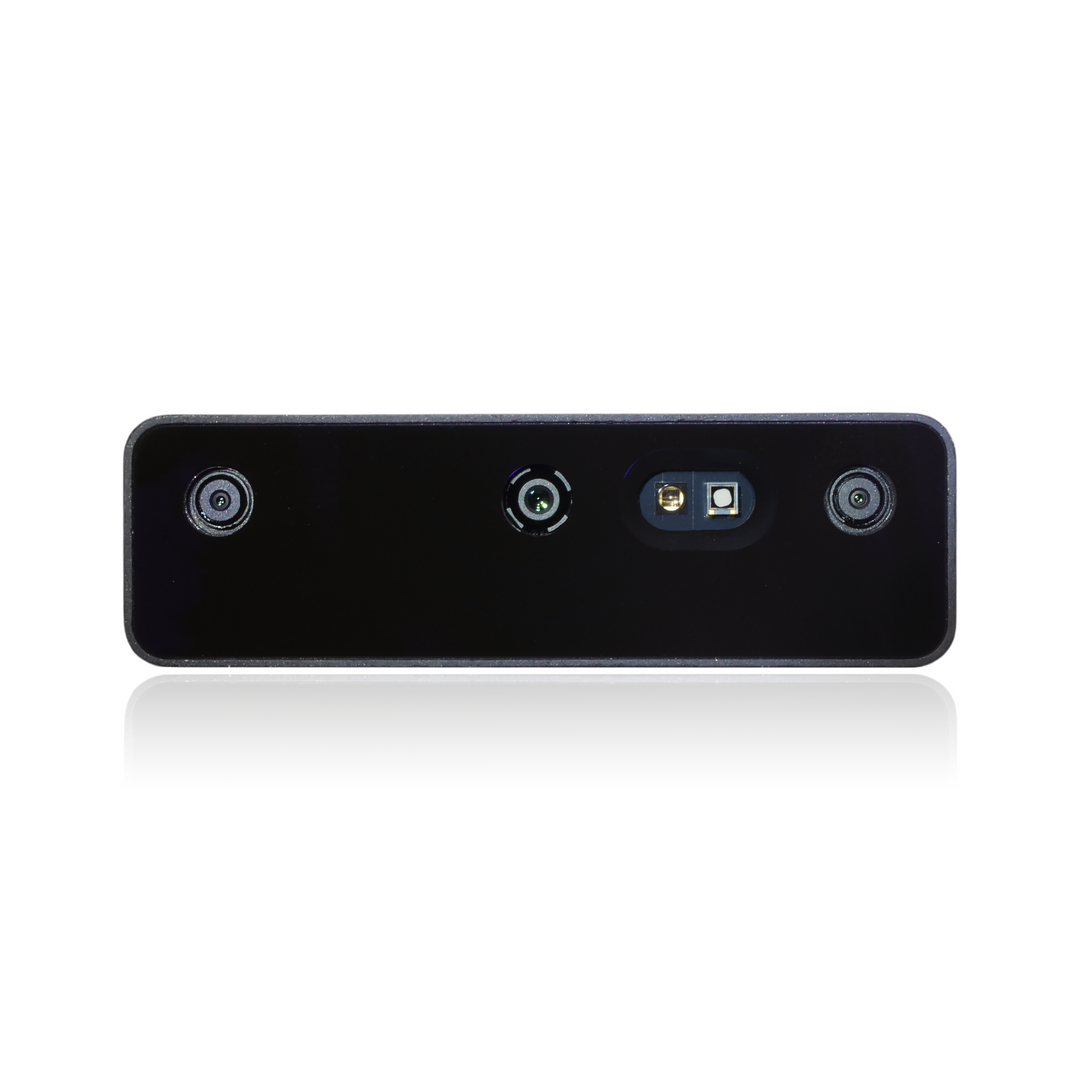 그림 3.4. OAK-D Pro 전면의 stereo·RGB·active-illumination sensing assembly. 외형 사진은 설치 공간을 가늠하는 참고이며 task 적합성 시험을 대신하지 않는다.